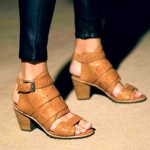 Sorel Nadia sandals, size 9